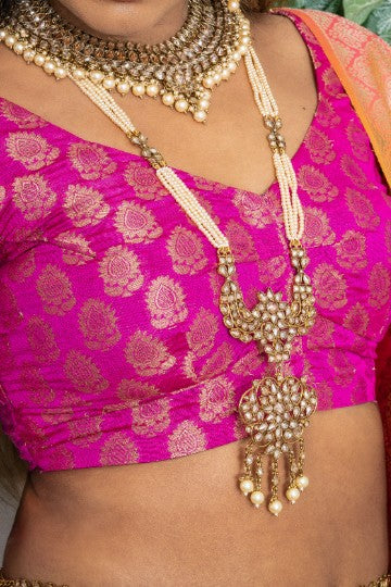 Long necklace deals on saree