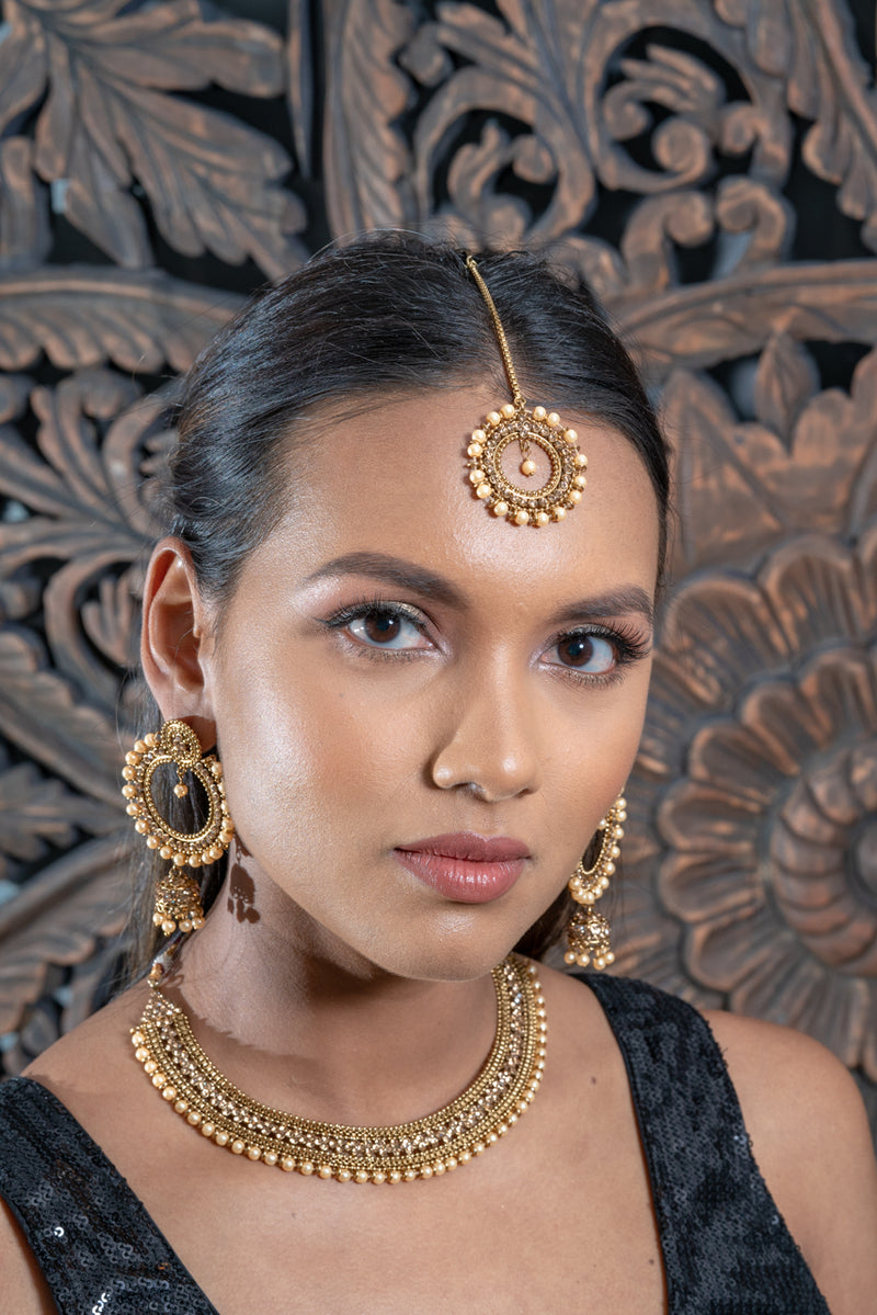 || AKILA || Round Gold Indian Necklace with Jhumka Earrings & Tikka