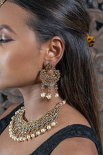 || AZIZE || Dangling Gold Indian Necklace with Jhumka Earrings & Tikka in Grey