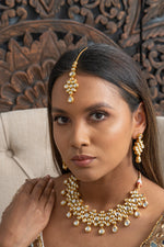 || DIL || Yellow Gold Kundan Necklace with Earrings & Tikka Set