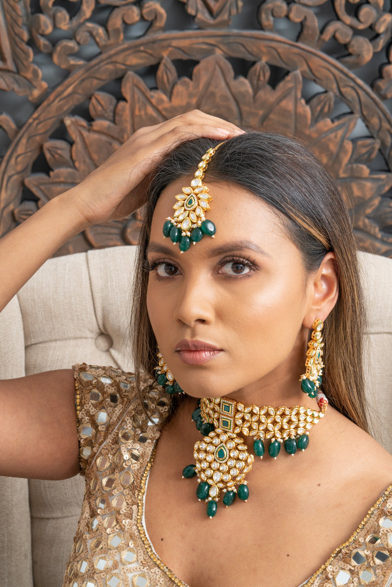 || ANUSH || Yellow Gold Kundan Necklace with Earrings Set in Green