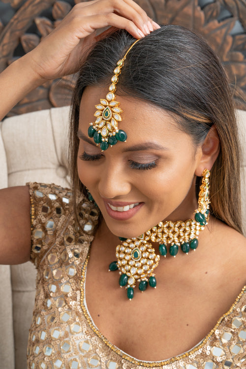 || ANUSH || Yellow Gold Kundan Necklace with Earrings Set in Green
