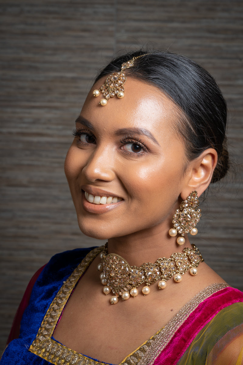 || RIYA || Round Gold Indian Choker, Earrings & Tikka