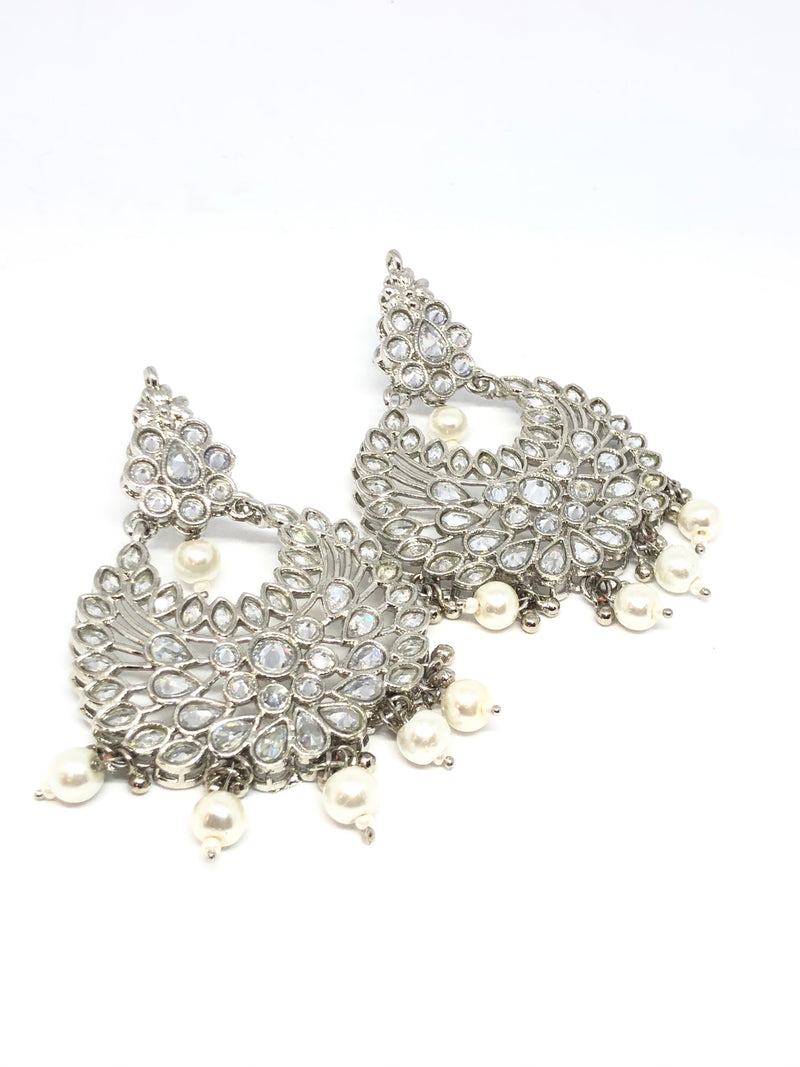 || BINDAAS || Silver Tikka with Earrings with White Stones